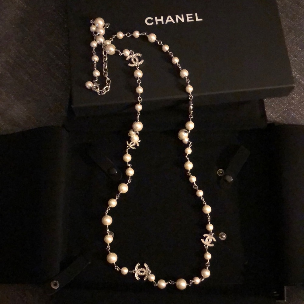 Chanel 2018 Faux Pearl and Strass CC station long necklace